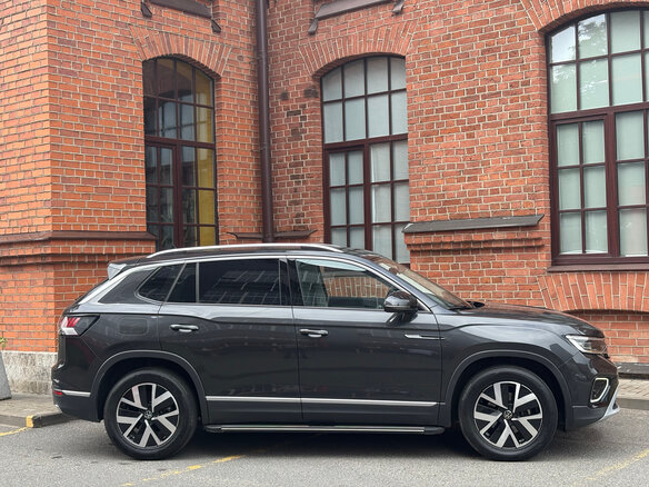 2023 Volkswagen Tayron I Рестайлинг, чёрный, 2600000 рублей - вид 3
