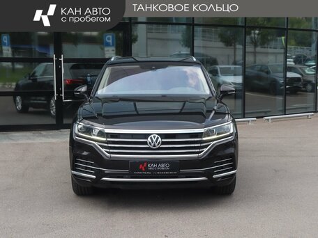 2018 Volkswagen Touareg III, коричневый, 4265000 рублей, вид 2