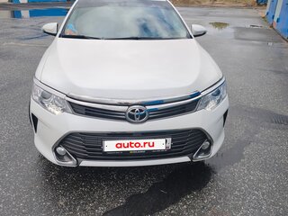 2015 Toyota Camry VII (XV50) Рестайлинг, белый, 2100000 рублей, вид 1