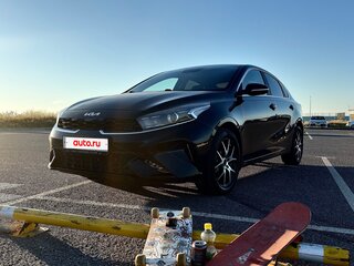 2021 Kia Cerato IV Рестайлинг, чёрный, 2080000 рублей, вид 3