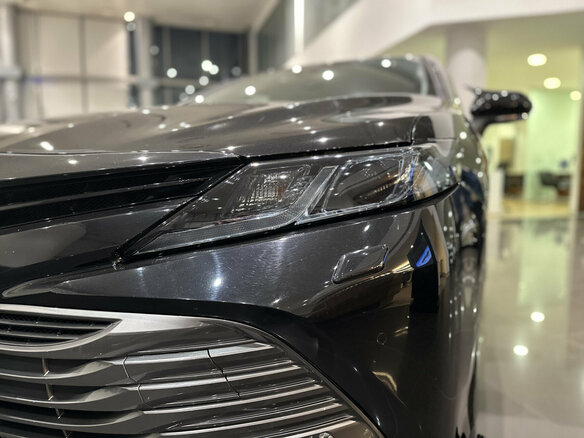 2020 Toyota Camry VIII (XV70), чёрный, 3670000 рублей - вид 16