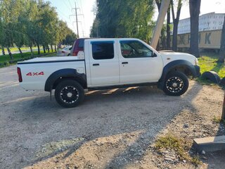 2011 Nissan NP300, белый, 950000 рублей, вид 4