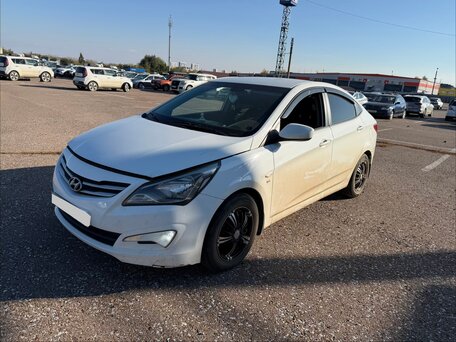 2015 Hyundai Solaris I Рестайлинг, белый, 891000 рублей, вид 1