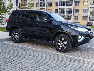 2020 Toyota Fortuner II, чёрный, 2800000 рублей, вид 2