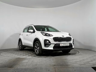 2021 Kia Sportage IV Рестайлинг, белый, 2369000 рублей, вид 3