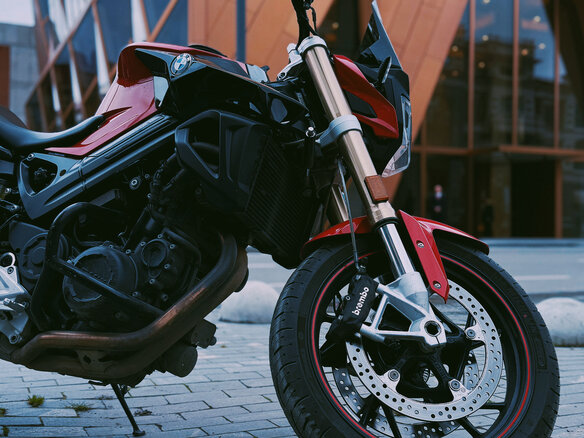 2018 BMW F 800 R, красный, 770000 рублей - вид 2