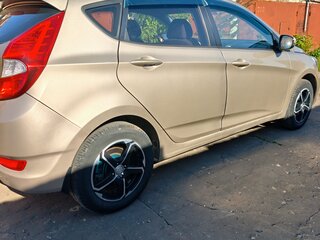 2011 Hyundai Solaris I, бежевый, 620000 рублей, вид 4