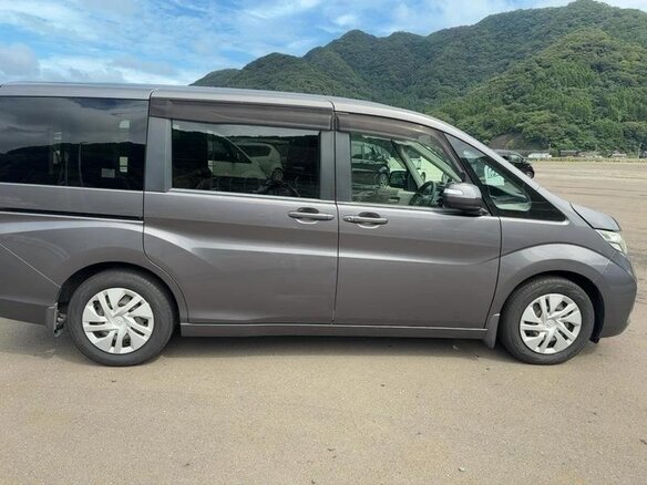 2016 Honda Stepwgn V, серый, 1270000 рублей - вид 2