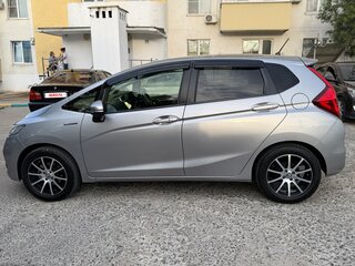 2017 Honda Fit III Рестайлинг, серый, 1170000 рублей, вид 5