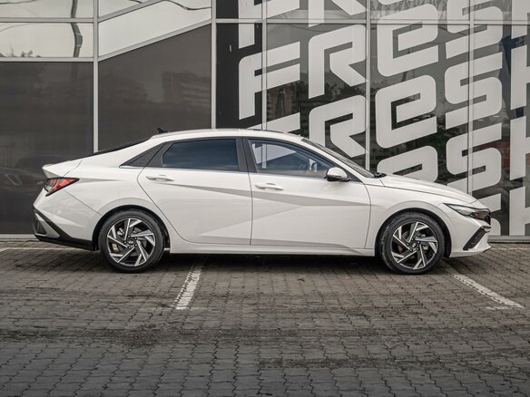 2023 Hyundai Elantra N Line VII (CN7) Рестайлинг, белый - вид 4