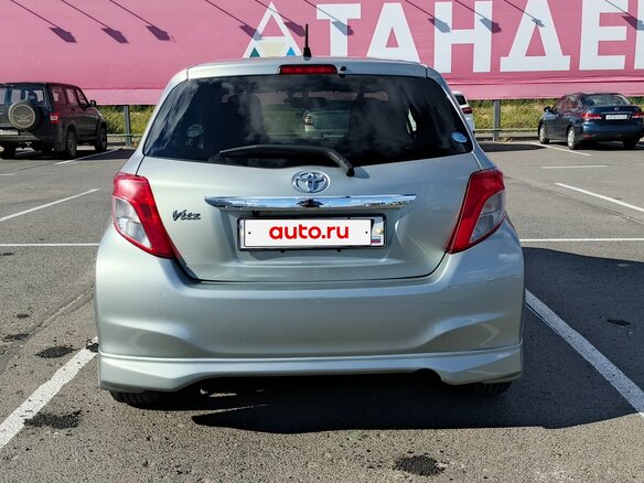 2013 Toyota Vitz III (XP130), серый, 860000 рублей - вид 4