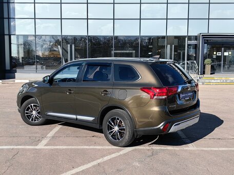2020 Mitsubishi Outlander III Рестайлинг 3, коричневый, 1999000 рублей, вид 2