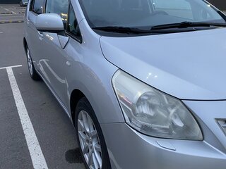 2009 Toyota Verso I, серебристый, 995000 рублей, вид 4