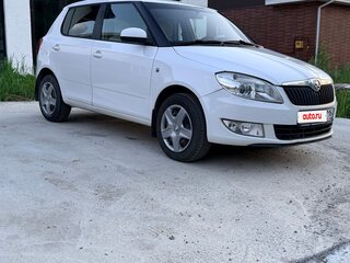 2013 Skoda Fabia II Рестайлинг, белый, 650000 рублей, вид 3