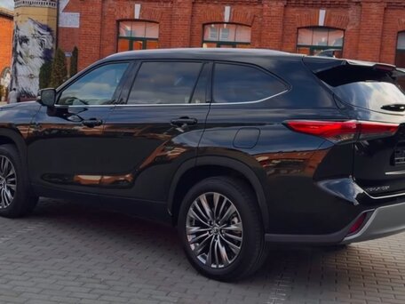 2026 Toyota Highlander IV (XU70), чёрный, 5090000 рублей, вид 3