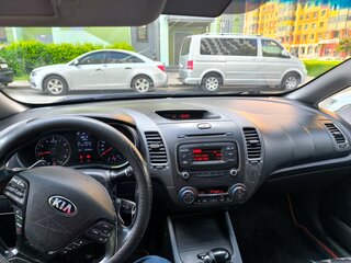 2017 Kia Cerato III Рестайлинг (Classic), белый, 500000 рублей, вид 4