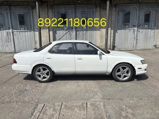 1990 Toyota Vista III (V30), белый, 198000 рублей, вид 3