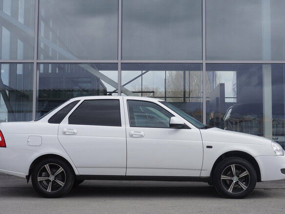 2018 Lada (ВАЗ) Priora I Рестайлинг, белый, 505000 рублей - вид 4