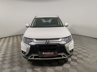 2019 Mitsubishi Outlander III Рестайлинг 3, белый, 2399000 рублей, вид 2