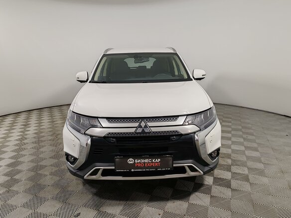 2019 Mitsubishi Outlander III Рестайлинг 3, белый - вид 1