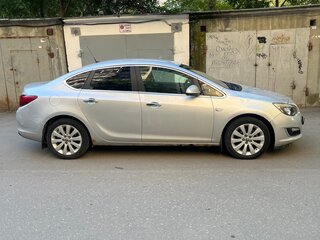 2012 Opel Astra J Рестайлинг, серебристый, 680000 рублей, вид 2