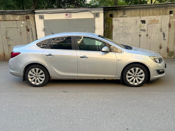 2012 Opel Astra J Рестайлинг, серебристый, 680000 рублей - вид 1
