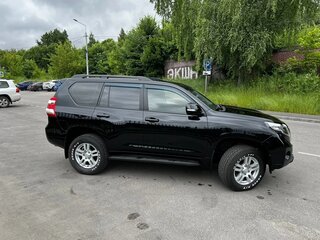 2016 Toyota Land Cruiser Prado 150 Series Рестайлинг 1, чёрный, 3300000 рублей, вид 4