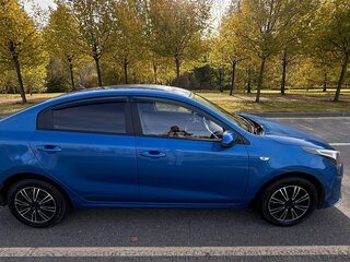 2021 Kia Rio IV Рестайлинг, синий, 1500000 рублей, вид 3
