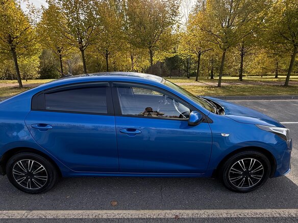 2021 Kia Rio IV Рестайлинг, синий, 1500000 рублей - вид 2