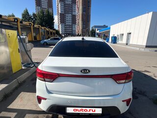 2019 Kia Rio IV, белый, 960000 рублей, вид 4