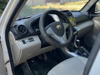 2012 Lifan X60 I, белый, 400000 рублей, вид 3