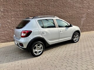 2020 Renault Sandero Stepway II Рестайлинг, серебристый, 1355000 рублей, вид 2