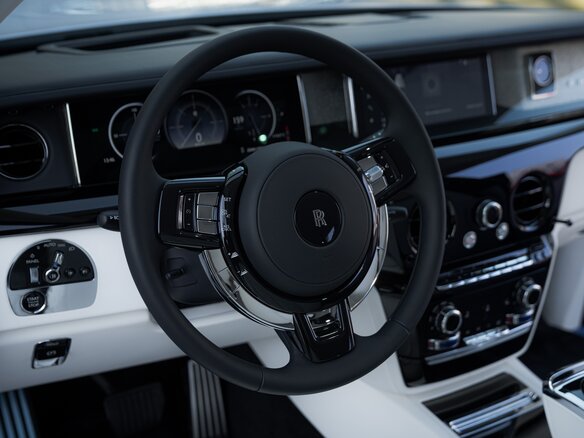 2026 Rolls-Royce Phantom Extended VIII Рестайлинг (Series II), чёрный, 86000000 рублей - вид 21