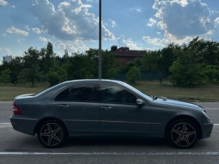 2006 Mercedes-Benz C-Класс 200 II (W203) Рестайлинг, серый, 900000 рублей, вид 4