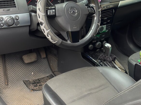 2007 Opel Astra GTC H Рестайлинг, серый, 630000 рублей - вид 5