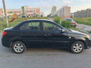 2010 Kia Rio II Рестайлинг, чёрный, 380000 рублей, вид 3