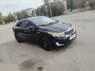 2013 Kia Rio 4-speed III, чёрный, 655000 рублей, вид 3