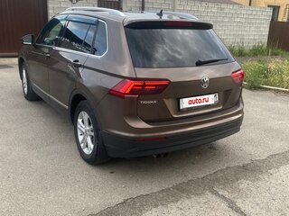 2017 Volkswagen Tiguan II, коричневый, 1750000 рублей, вид 2