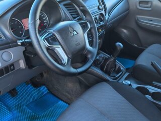 2017 Mitsubishi L200 V, синий, 1650000 рублей, вид 5