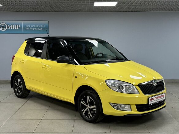 2011 Skoda Fabia II Рестайлинг, жёлтый, 670000 рублей - вид 2