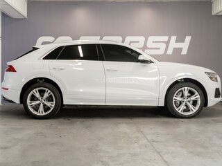 2019 Audi Q8 55 TFSI I (4M), белый, 4350000 рублей, вид 5