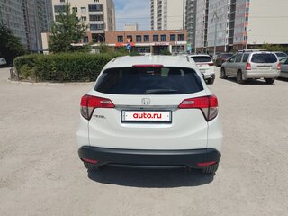 2019 Honda Vezel I Рестайлинг, белый, 1875000 рублей, вид 4