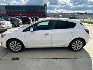 2012 Opel Astra J Рестайлинг, белый, 450000 рублей, вид 3
