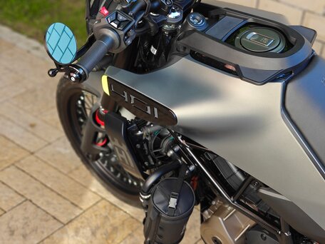 2024 Husqvarna Svartpilen 401, серый, 680000 рублей, вид 1