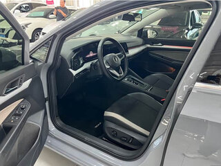 2022 Volkswagen Golf VIII, серый, 1521999 рублей, вид 4