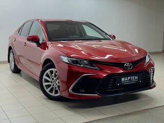 2021 Toyota Camry VIII (XV70) Рестайлинг, красный, 3045000 рублей, вид 3