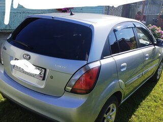 2010 Kia Rio II Рестайлинг, серебристый, 700000 рублей, вид 4