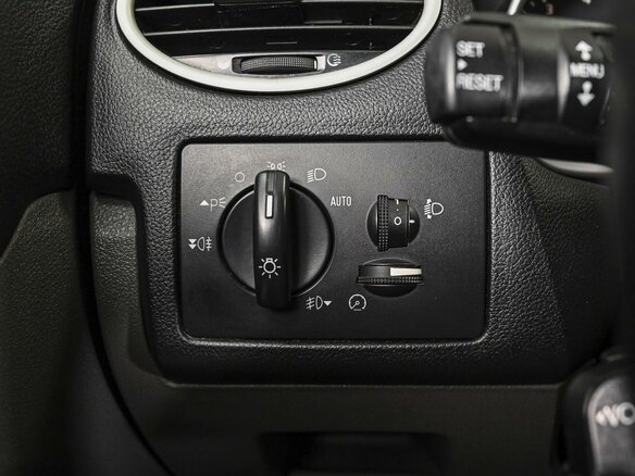 2009 Ford Focus II Рестайлинг, серебристый, 749000 рублей - вид 17