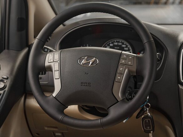 2018 Hyundai H-1 II Рестайлинг 2, серебристый, 2489000 рублей - вид 9