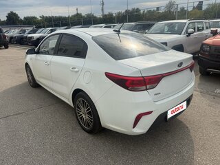 2019 Kia Rio IV, белый, 1321000 рублей, вид 4